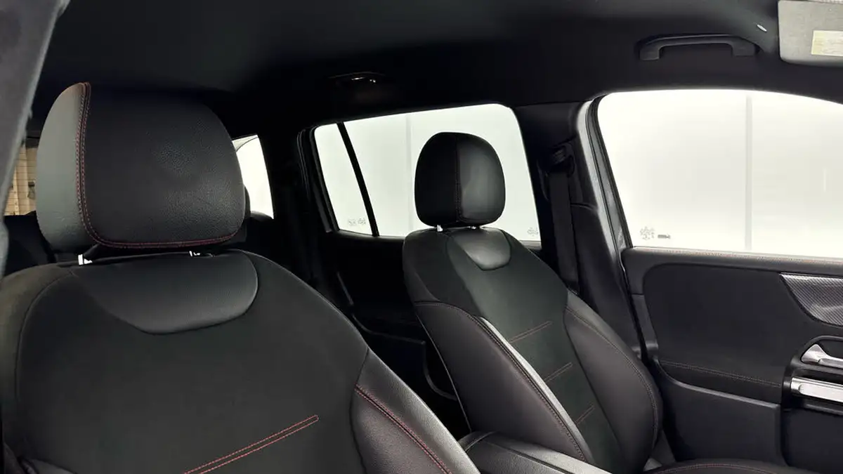 2021-mercedes-benz-glb-class-13-glb200-amg-line-8g-tronic-big-22