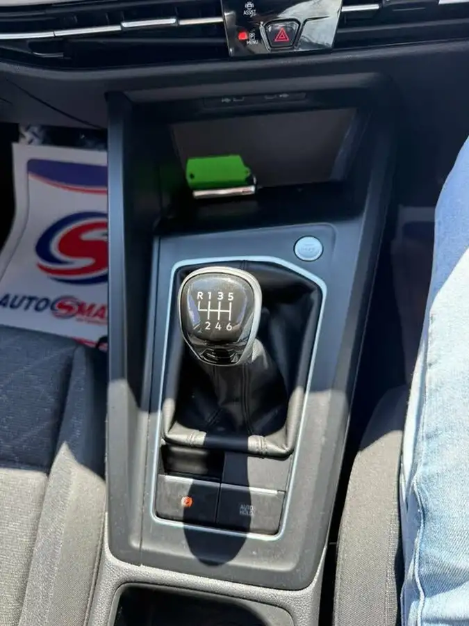 2022-volkswagen-golf-20tdi-life-hatchback-big-13