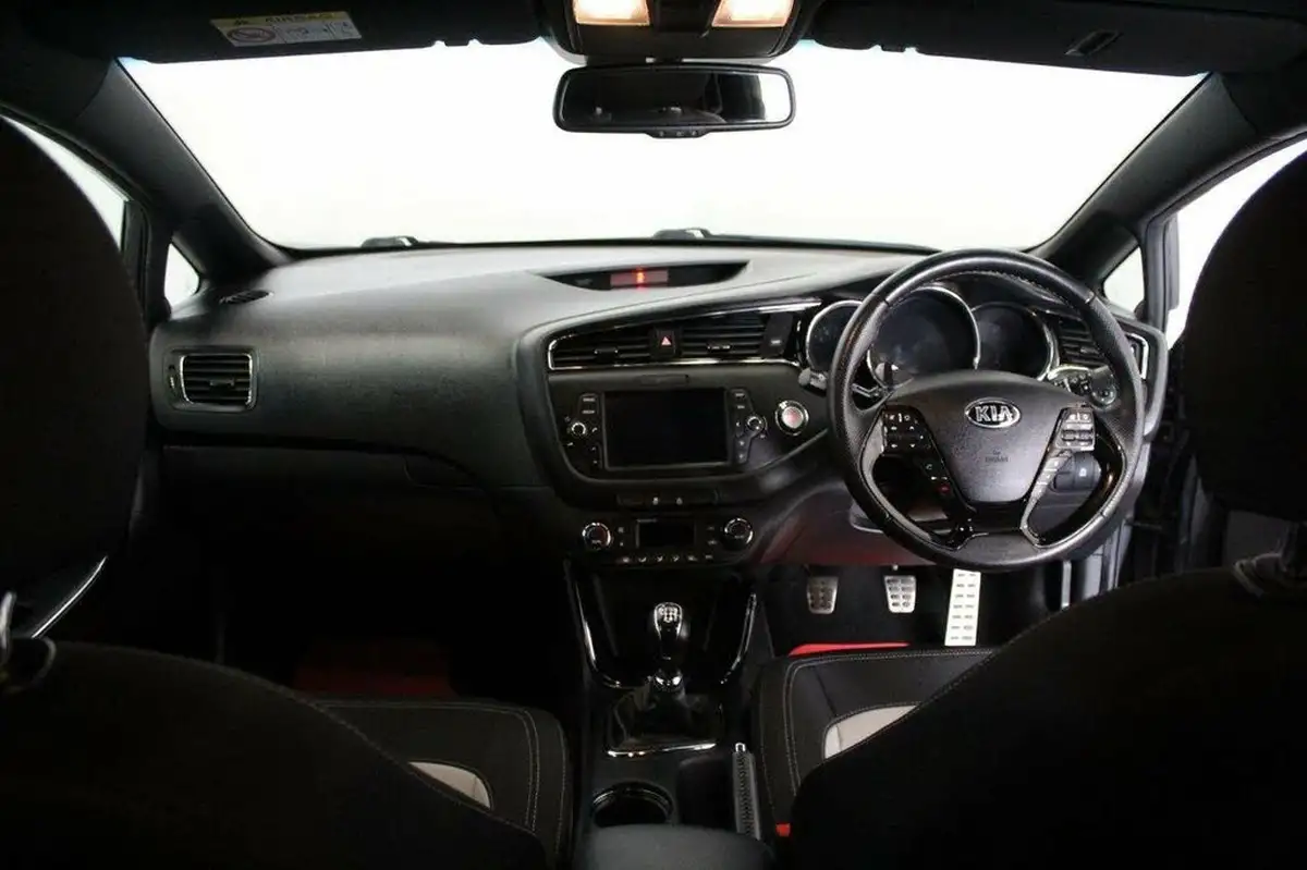 2017-kia-pro-ceed-16crdi-gt-line-big-25