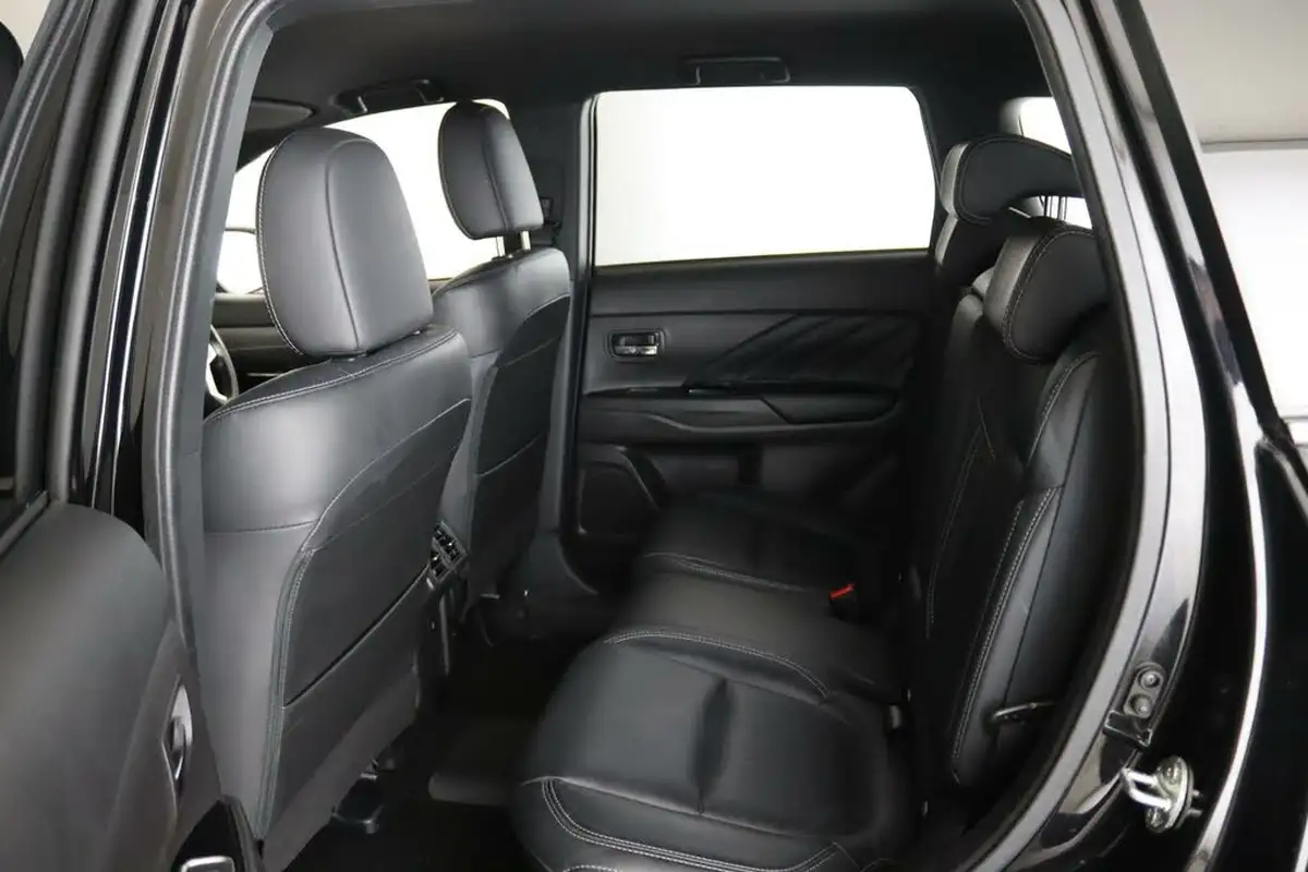 2019-mitsubishi-outlander-24-dynamic-phev-big-10