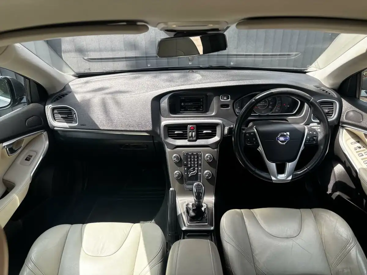 2012-volvo-v40-16td-d2-se-lux-big-7