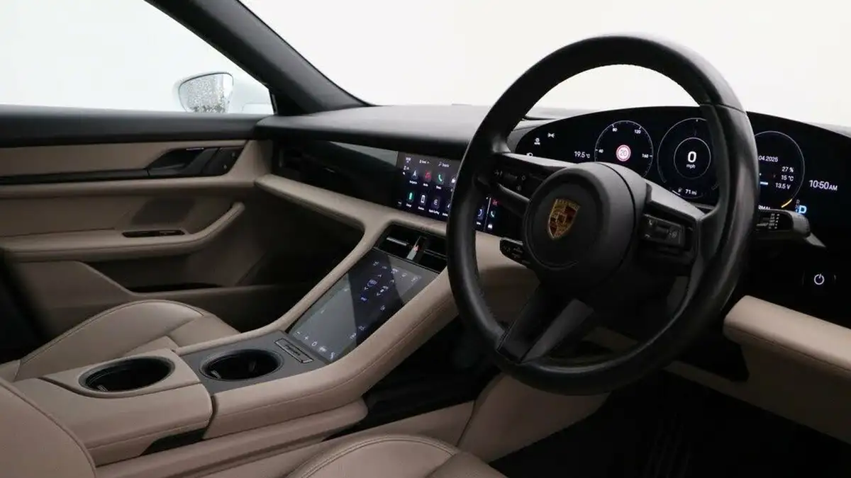 2022-porsche-taycan-e-base-476ps-performance-battery-plus-big-5