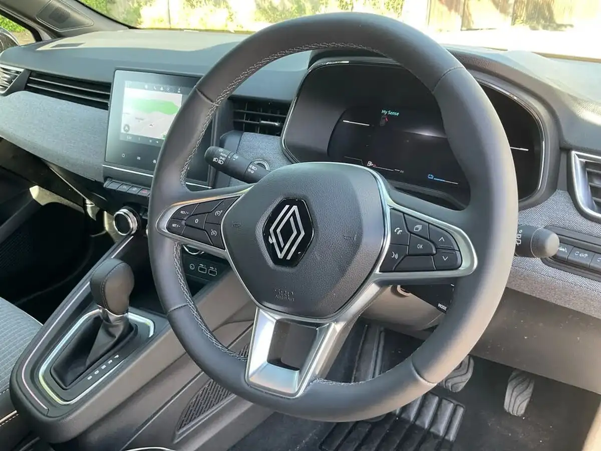 2023-renault-clio-16-techno-big-19