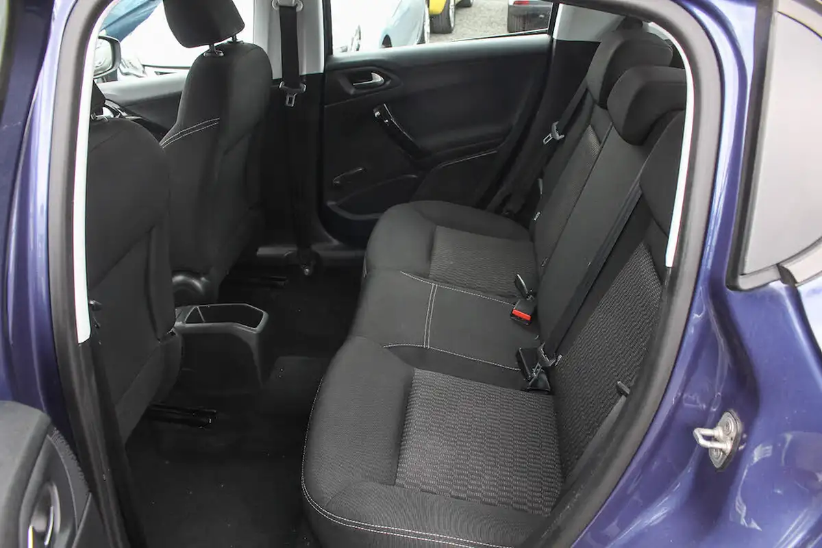 2016-peugeot-208-12-puretech-active-82bhp-5d-big-20