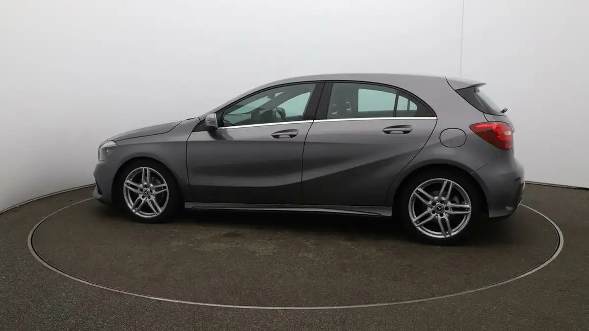 2018-mercedes-benz-a-class-16-a180-amg-line-ss-7g-dct-big-57