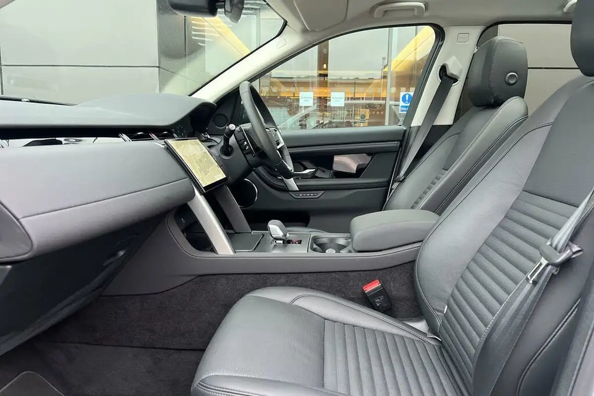 2024-land-rover-discovery-sport-15-p300e-s-big-37