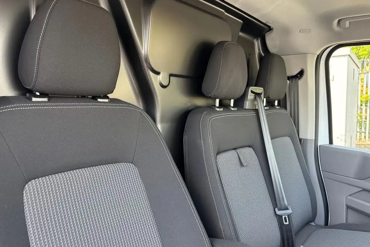 2025-volkswagen-transporter-20tdi-t30-commerce-plus-bmt-swb-150pseu6e-big-22