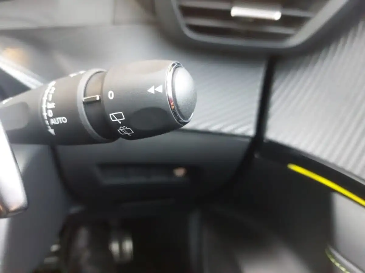 2024-peugeot-2008-suv-12-puretech-gt-130ps-eat8-big-14
