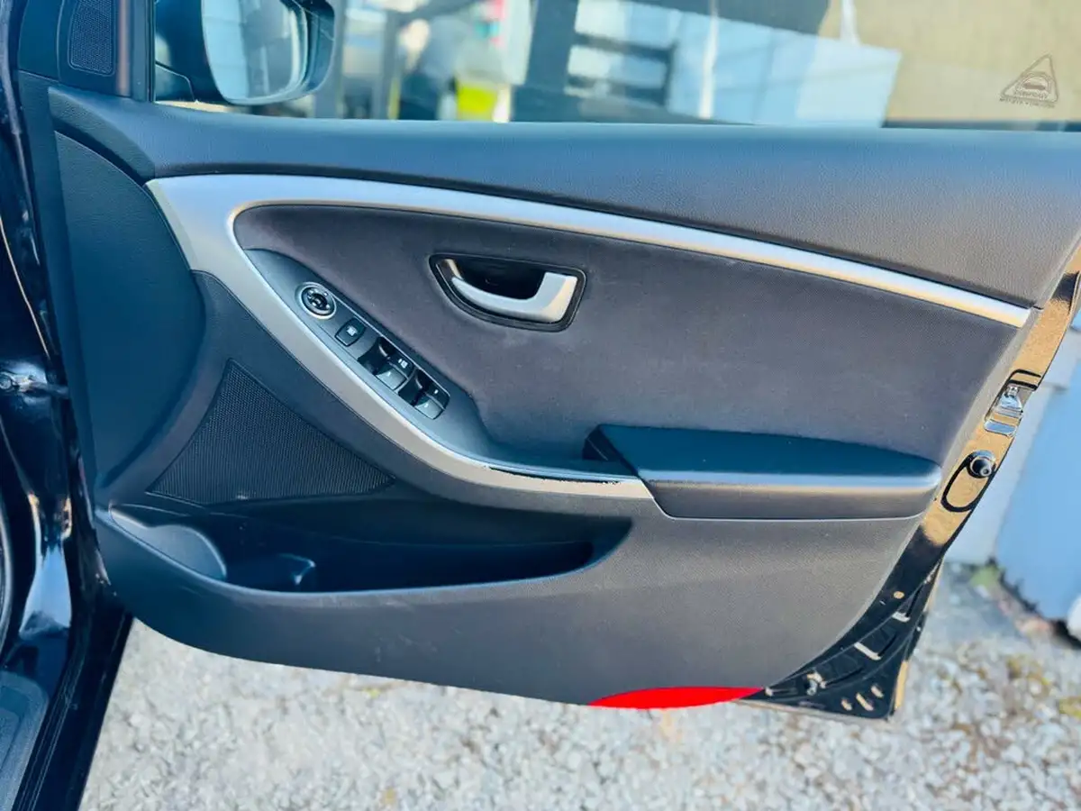 2015-hyundai-i30-16crdi-se-110ps-hatchback-big-35