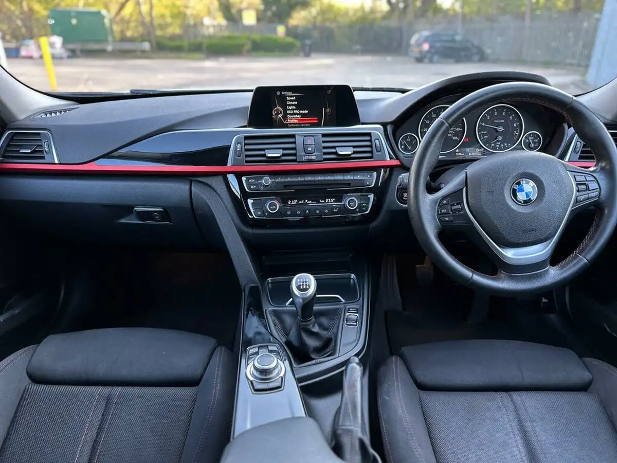 2016-bmw-3-series-15-318i-sport-saloon-4d-big-21