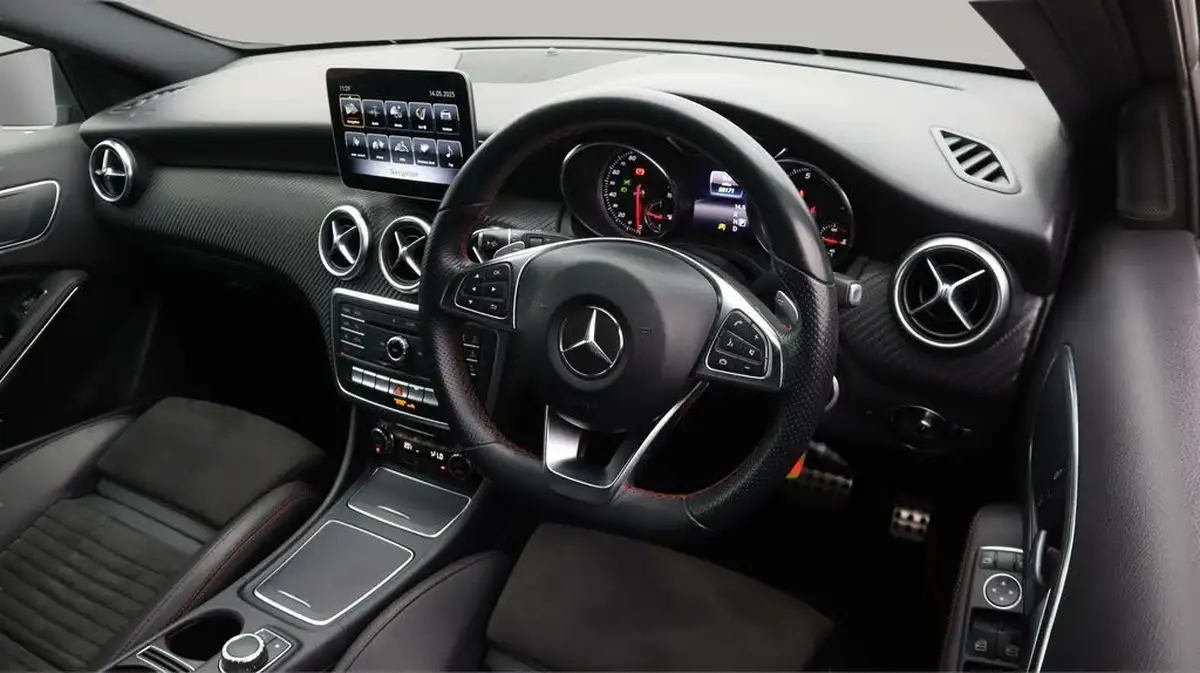 2018-mercedes-benz-a-class-16-a180-amg-line-ss-7g-dct-big-9