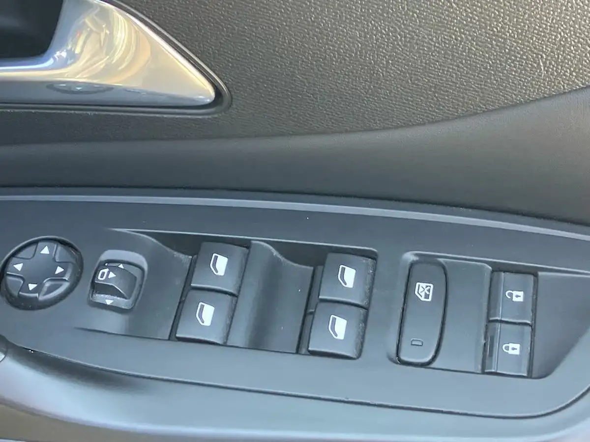 2022-peugeot-308-sw-12-puretech-allure-premium-station-wagon-eat8-big-20