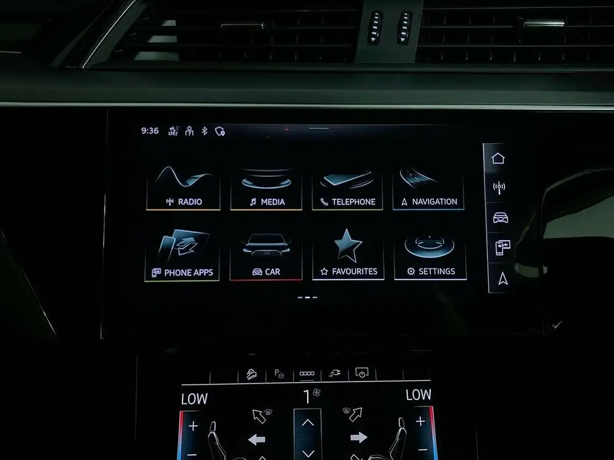 2022-audi-e-tron-55e-technik-station-wagon-big-39
