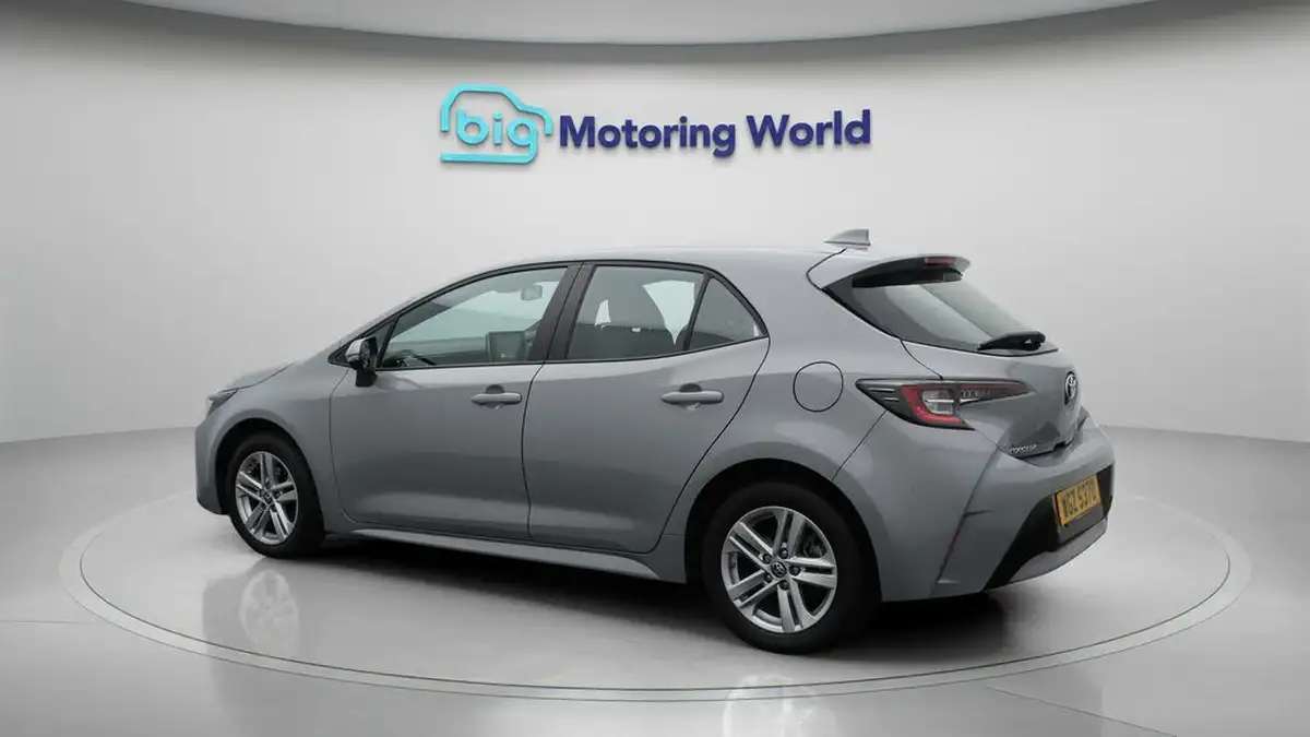 2022-toyota-corolla-18-vvt-i-icon-120bhp-trk-hatchback-5d-big-5
