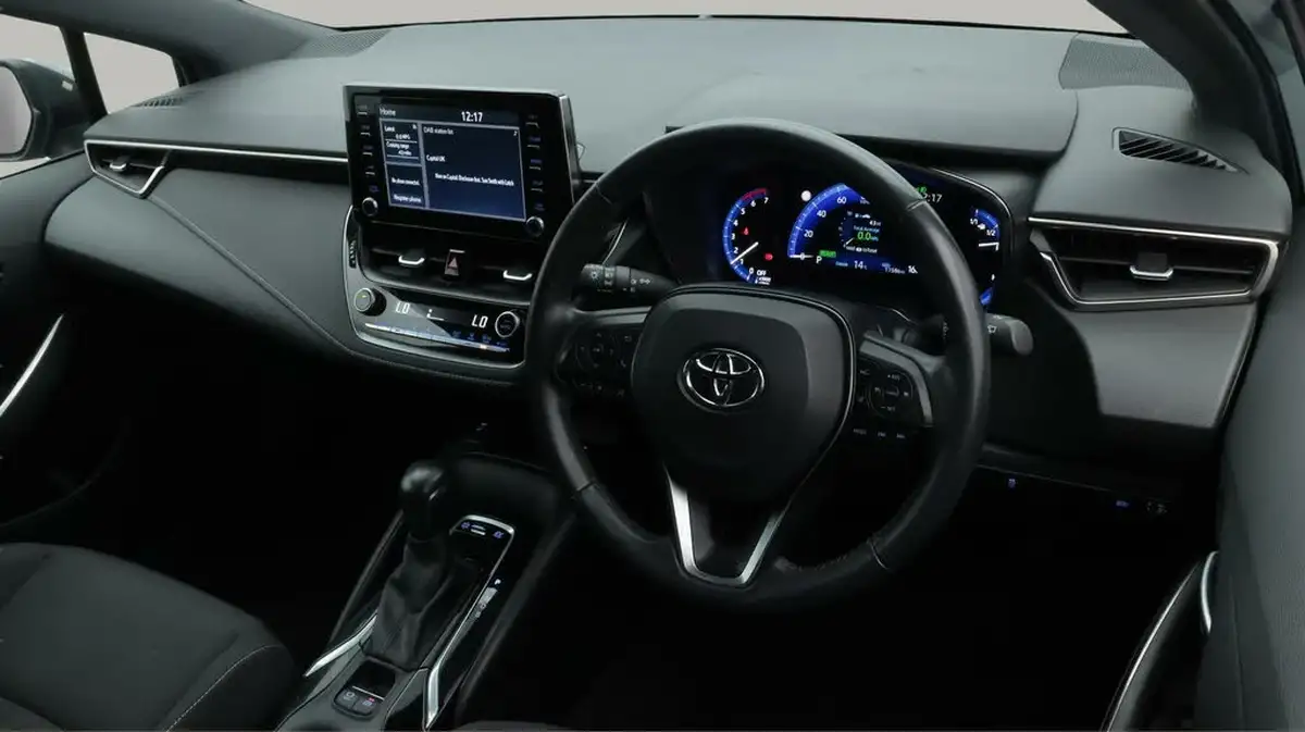 2022-toyota-corolla-18-vvt-i-icon-120bhp-trk-hatchback-5d-big-9