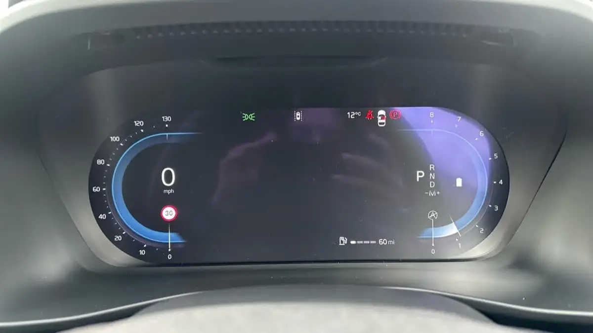 2024-volvo-xc40-20-b3-plus-big-10
