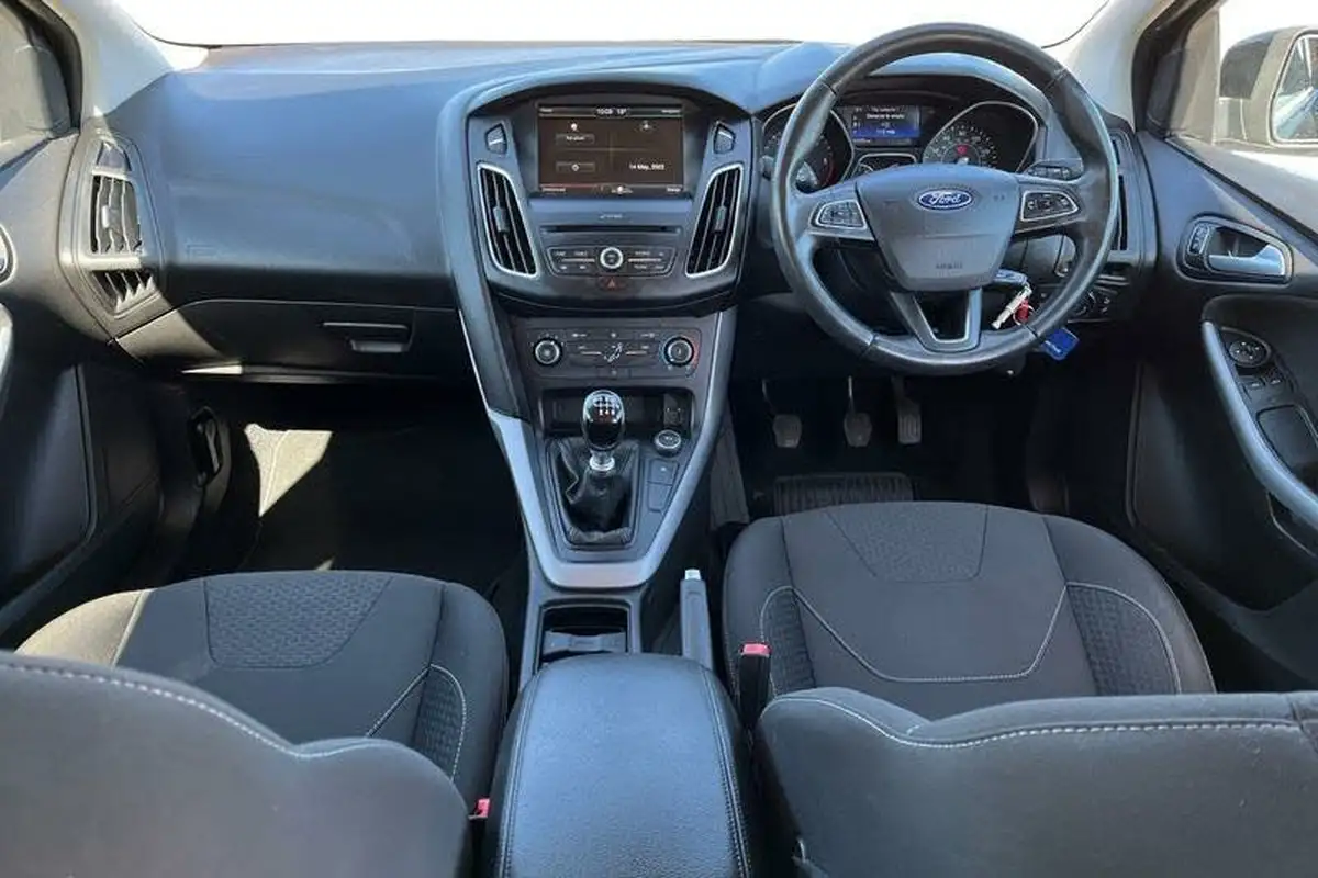 2016-ford-focus-15tdci-zetec-120ps-hatchback-big-9