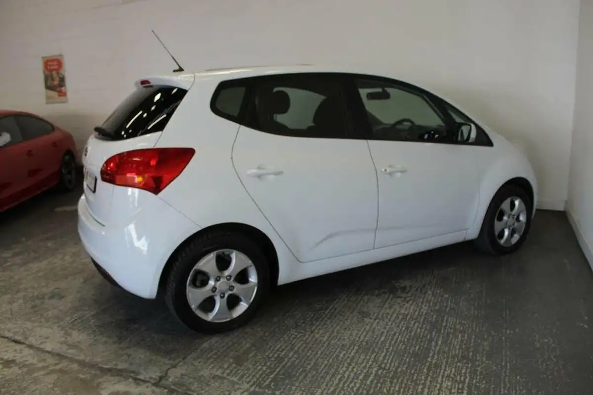 2011-kia-venga-16-3-auto-big-7