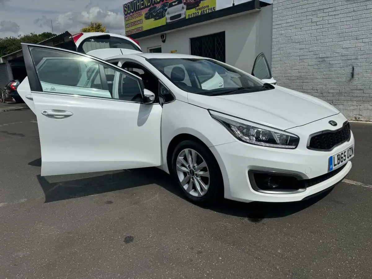2016-kia-ceed-16crdi-2-hatchback-big-15