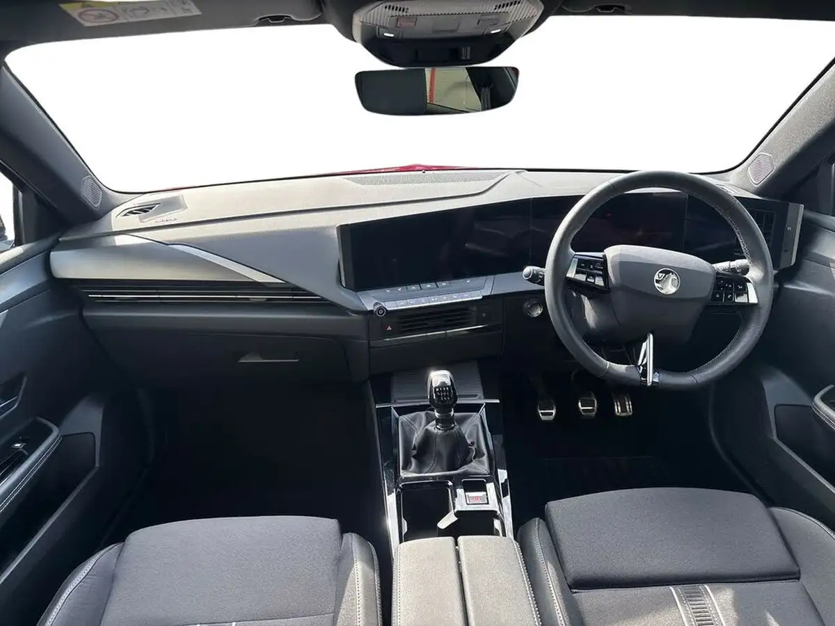 2023-vauxhall-astra-big-12