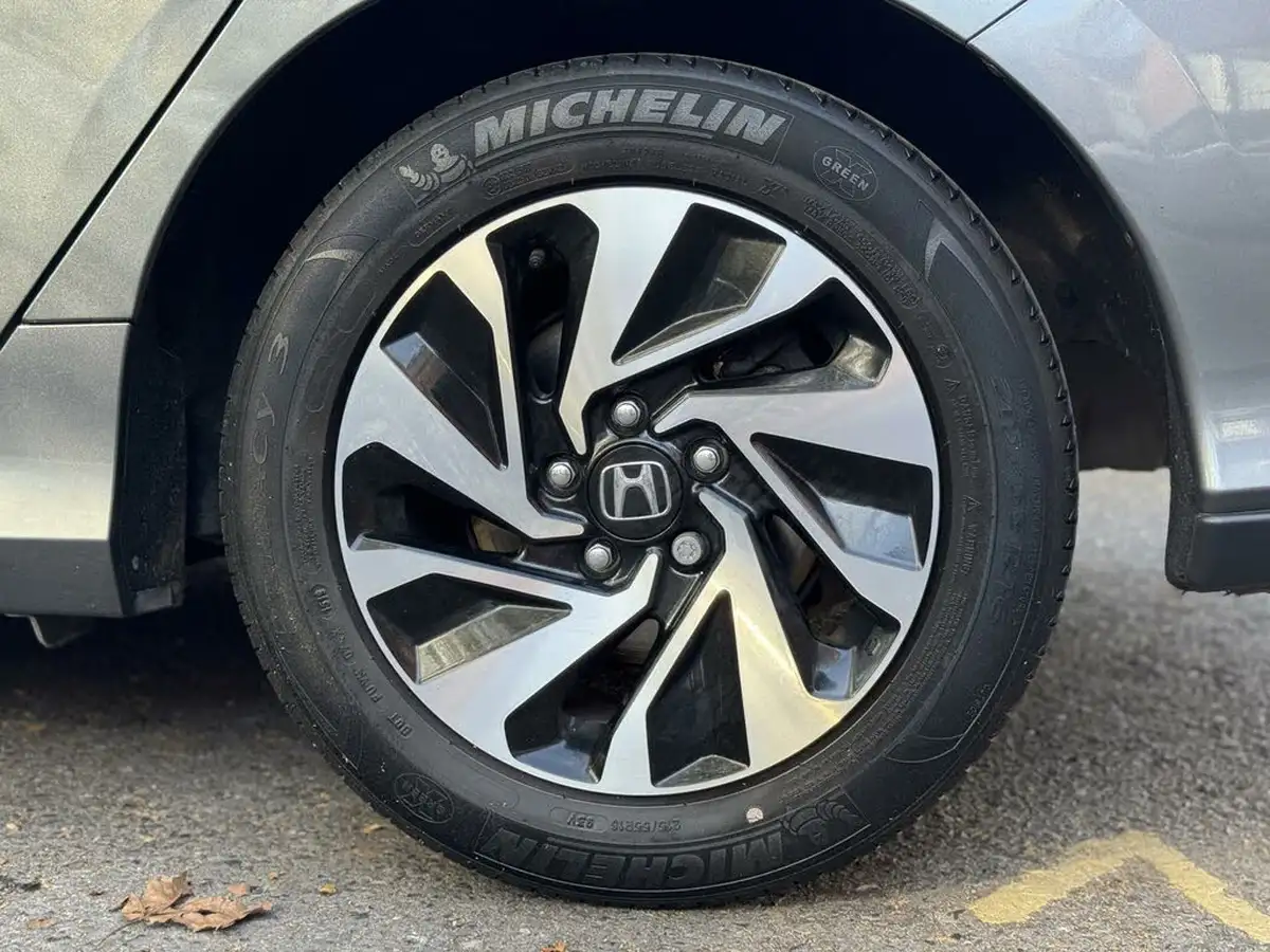 2019-honda-civic-10-vtec-turbo-se-hatchback-5d-big-16