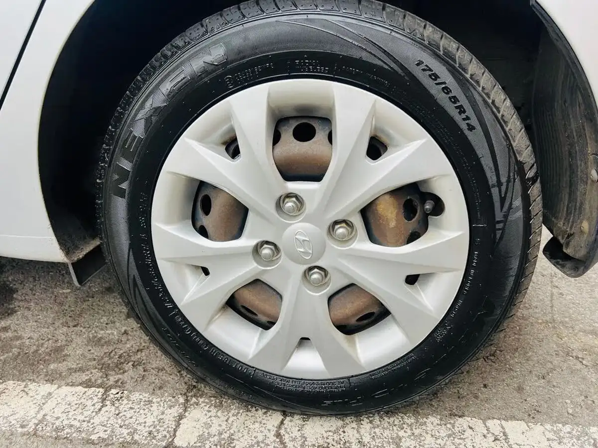 2015-hyundai-i10-10-se-big-45