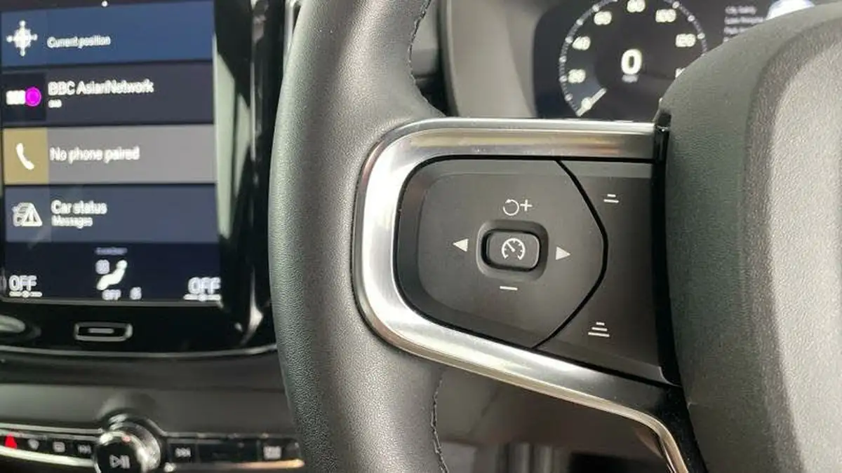 2022-volvo-xc40-15-t4-r-design-big-23