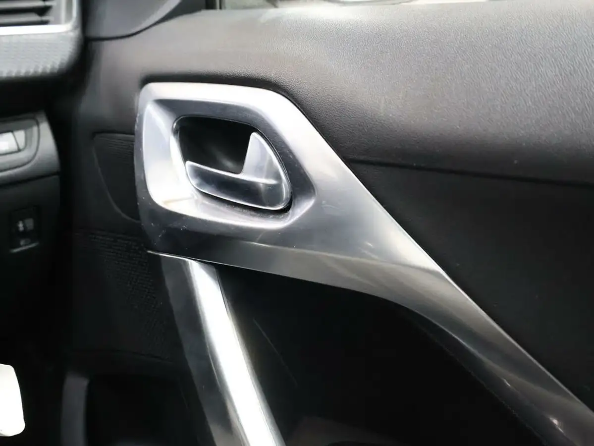 2019-peugeot-2008-suv-12-puretech-allure-premium-82bhp-big-35