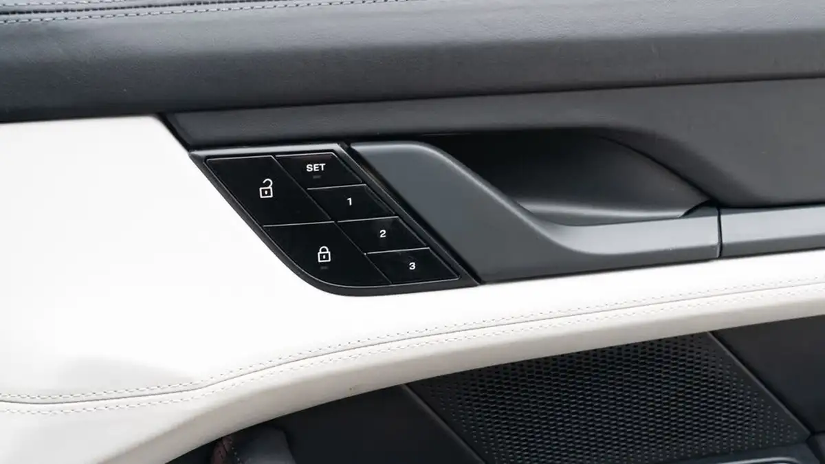 2021-porsche-taycan-e-4s-571ps-performance-battery-plus-big-30