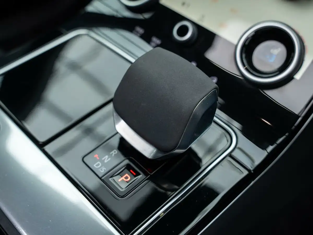 2022-land-rover-range-rover-velar-30-d300-r-dynamic-hse-big-19