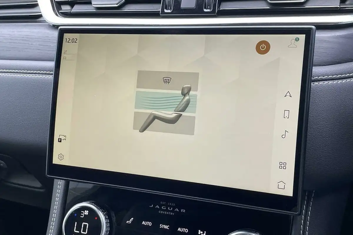 2022-jaguar-f-pace-20-d200-r-dynamic-black-big-16