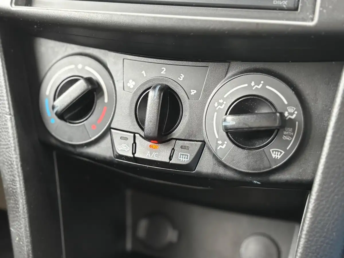 2016-suzuki-swift-12-sz-l-5d-big-25