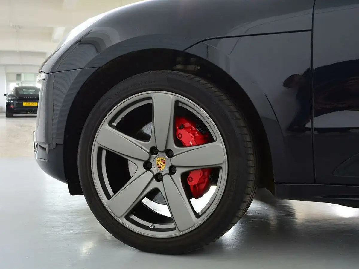 2018-porsche-macan-30-gts-big-13