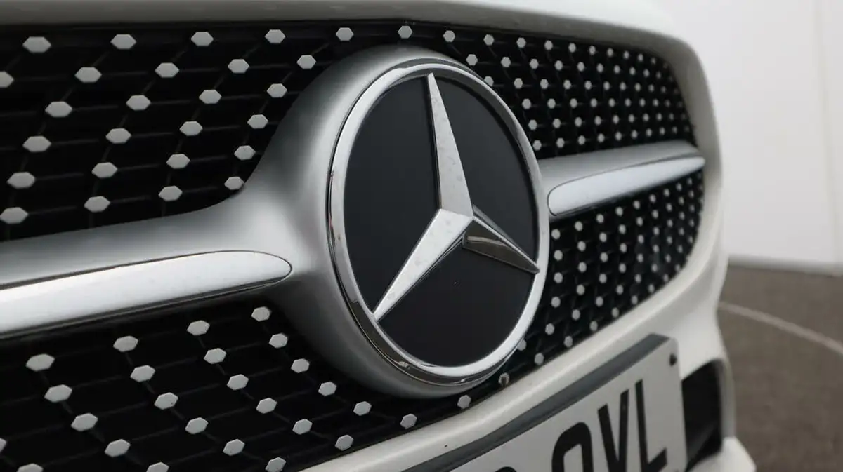 2020-mercedes-benz-a-class-20d-a220d-amg-line-hatchback-5d-big-22