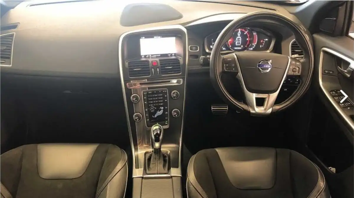 2017-volvo-xc60-20td-d4-r-design-nav-geartronic-big-4