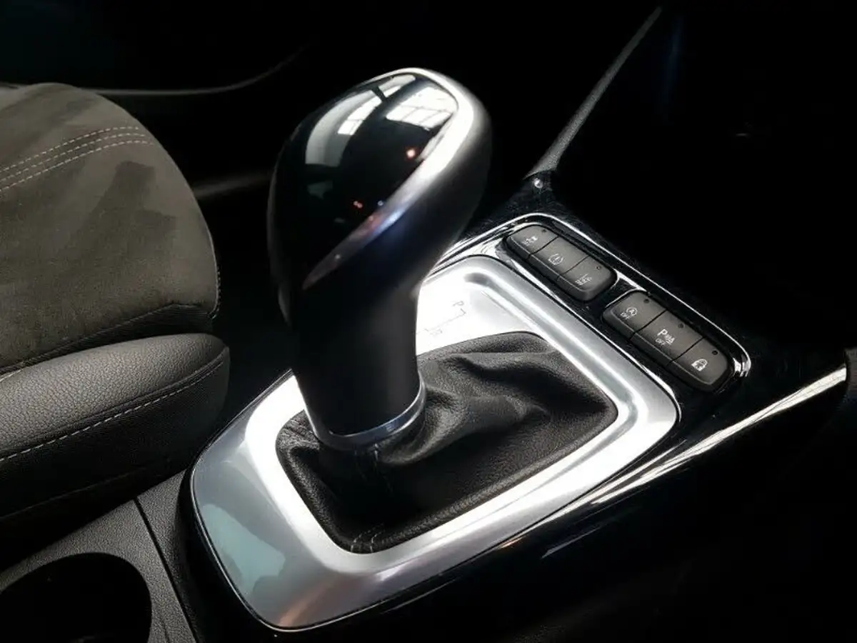 2022-vauxhall-crossland-12-ultimate-130ps-auto-big-16