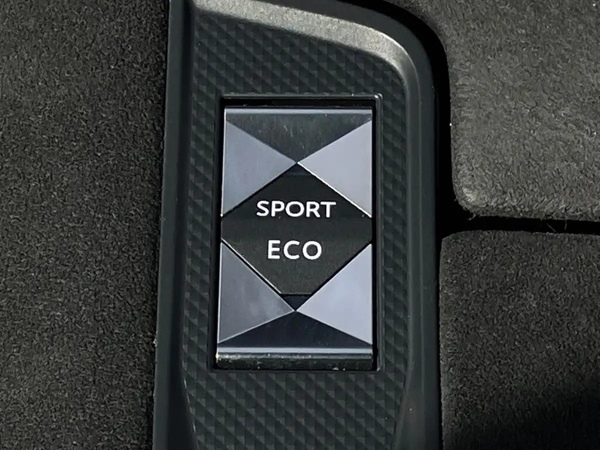 2019-ds-ds-7-crossback-16-puretech-performance-line-180ps-big-35