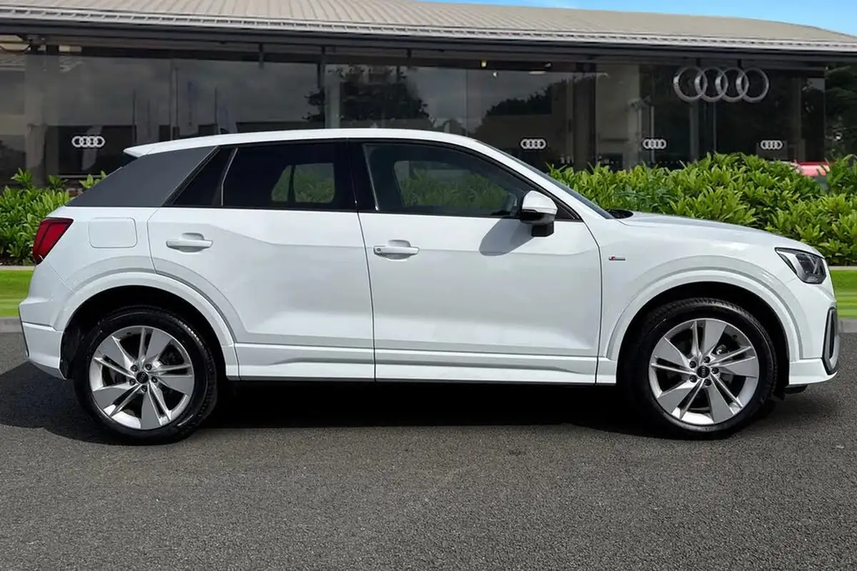 2024-audi-q2-15-35-tfsi-s-line-tronic-big-2