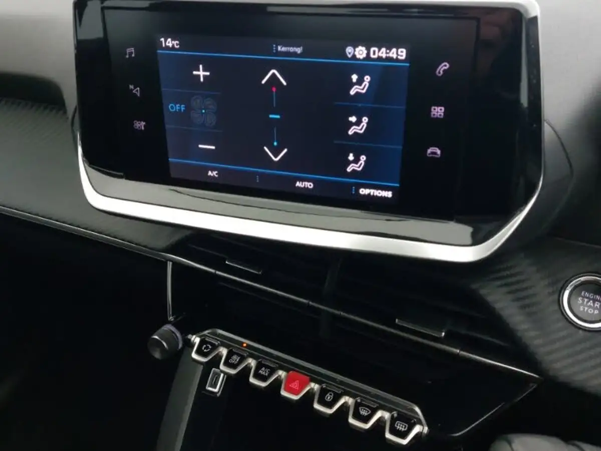 2023-peugeot-208-12-puretech-active-premium-100ps-eat8-big-14