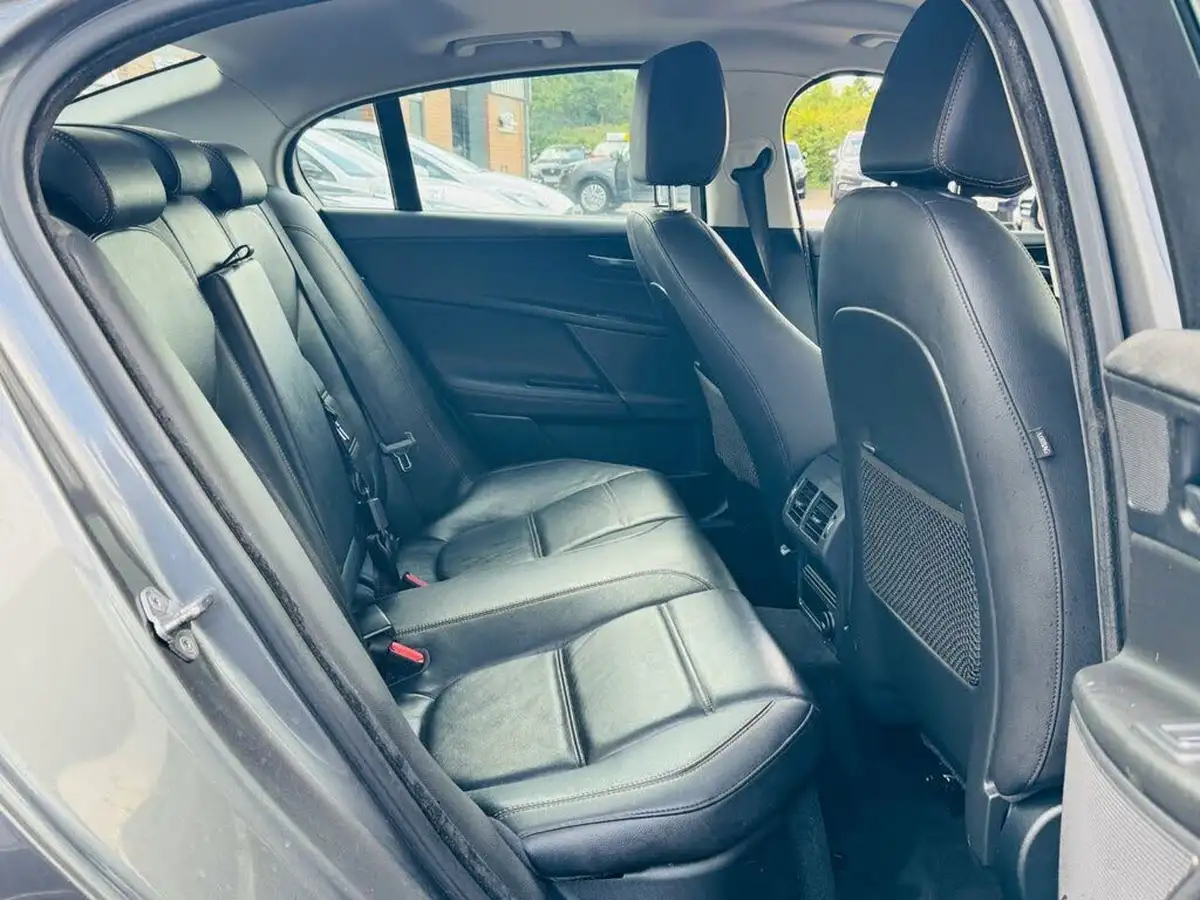 2016-jaguar-xe-20d-prestige-180ps-auto-big-16