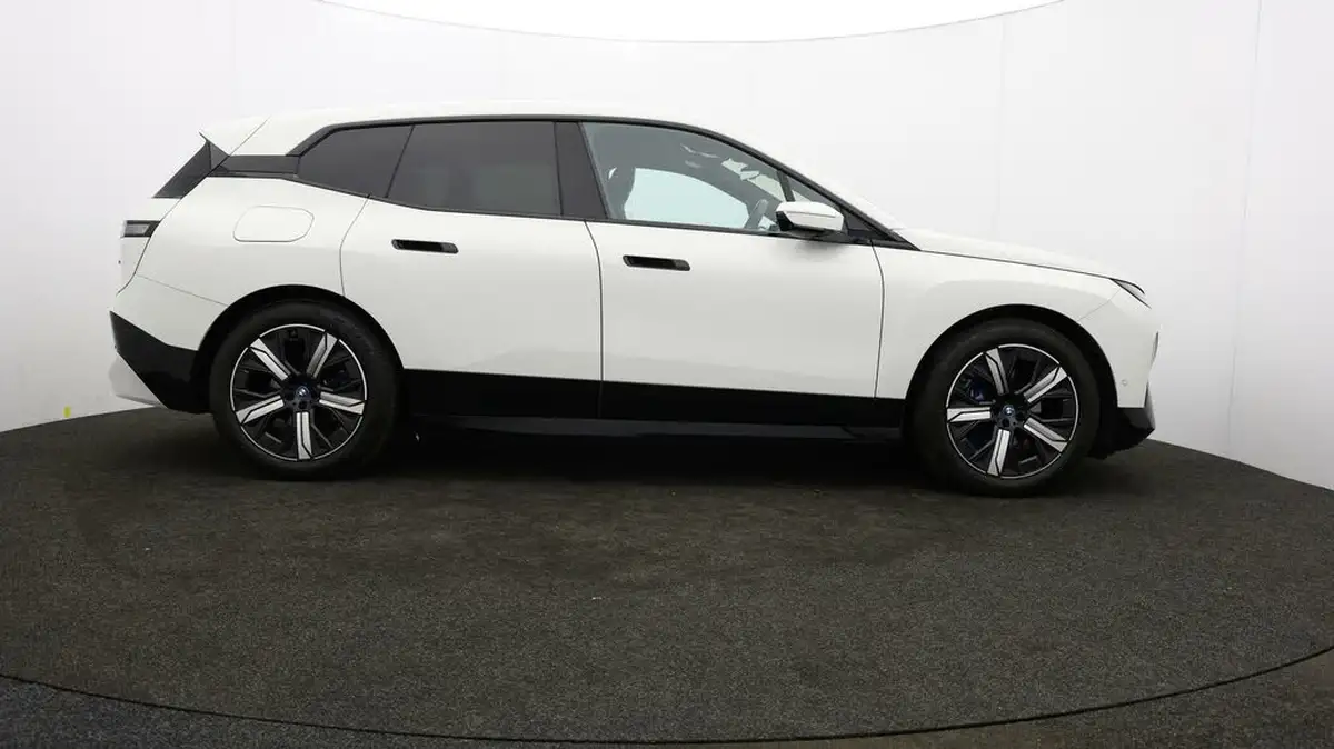 2022-bmw-ix-e-xdrive-40-m-sport-big-38