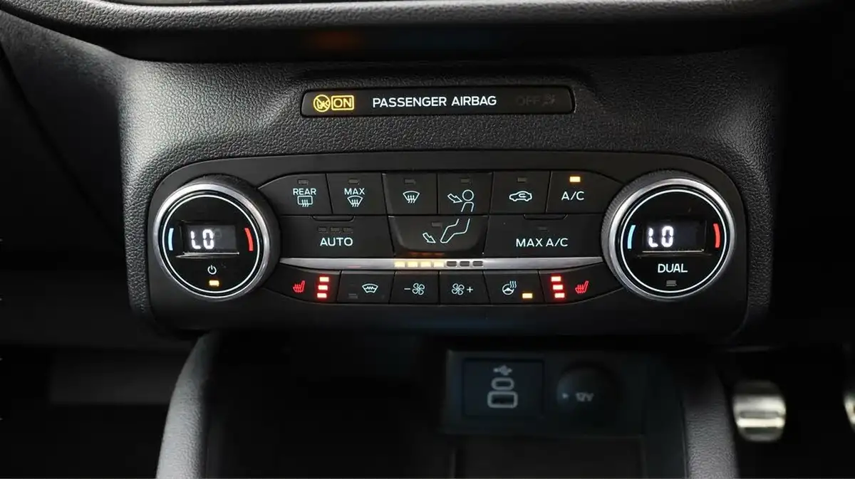 2022-ford-kuga-big-11