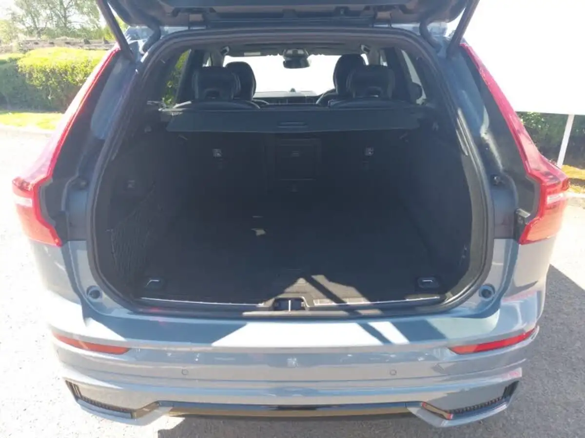 2024-volvo-xc60-20-t8-ultimate-dark-big-7