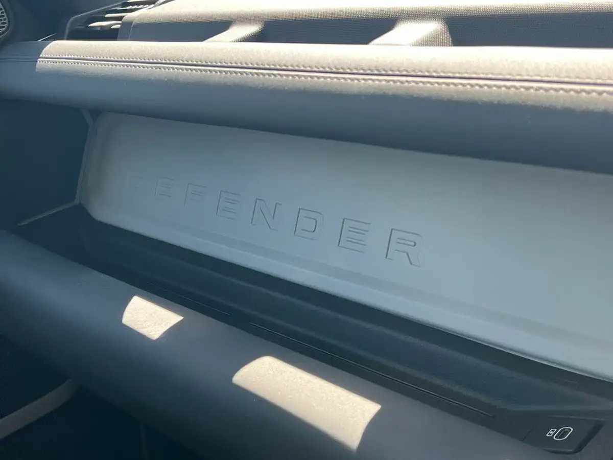 2024-land-rover-110-defender-30-d250-xs-edition-big-32