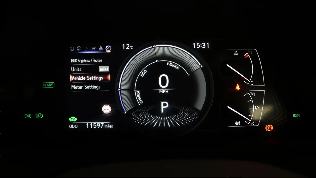2021-lexus-ux-250h-20-takumi-big-9
