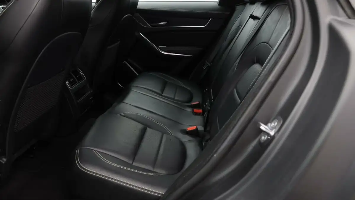 2021-jaguar-f-pace-20-d200-r-dynamic-se-mhev-big-15
