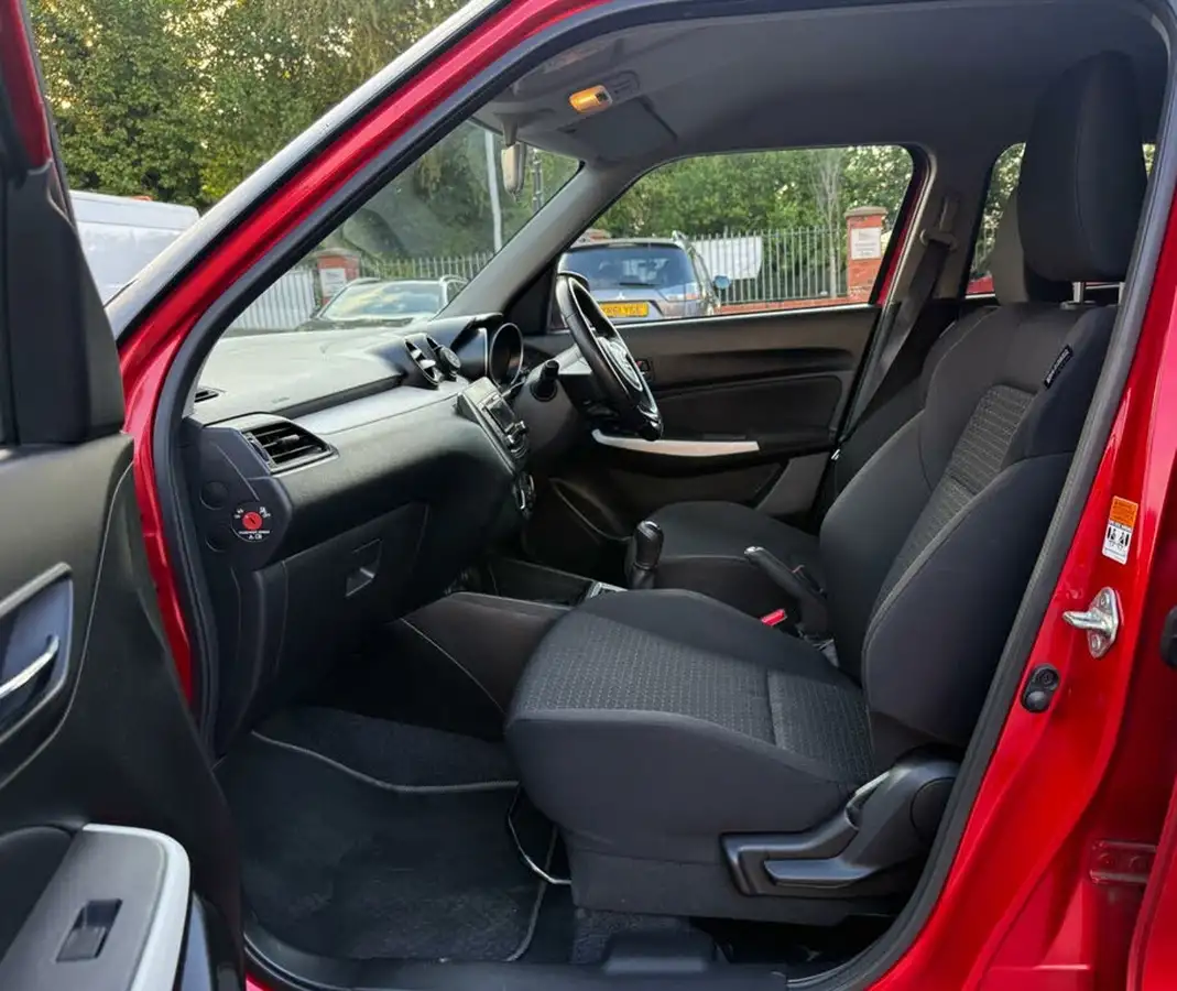 2019-suzuki-swift-12-dualjet-attitude-big-27