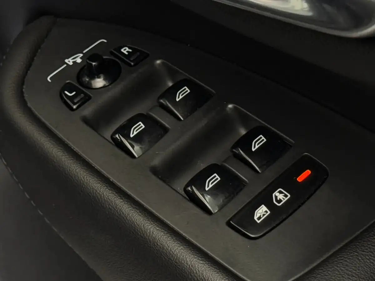 2022-volvo-xc90-20-b5-plus-big-21