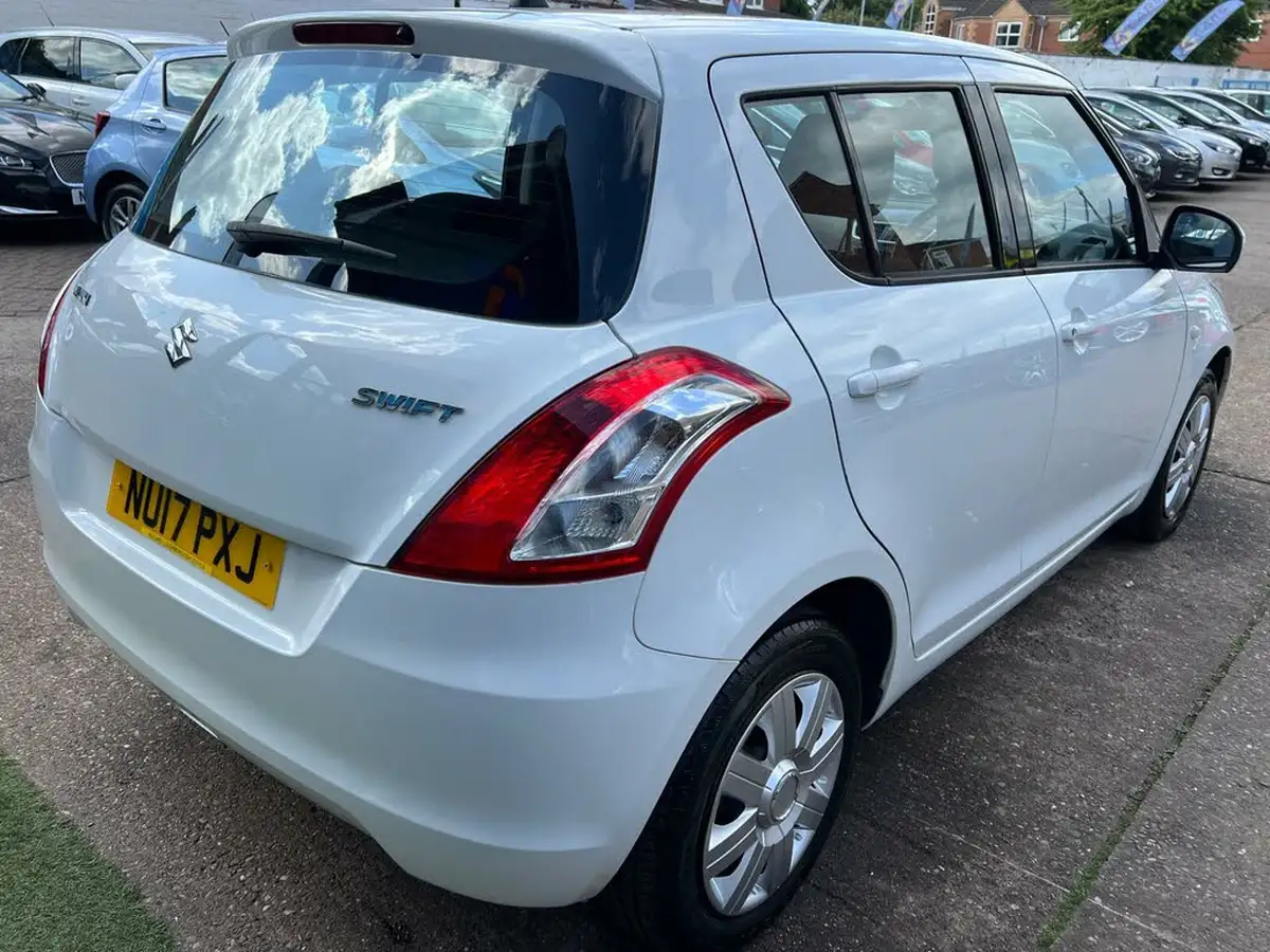 2017-suzuki-swift-12-sz2-5d-big-9