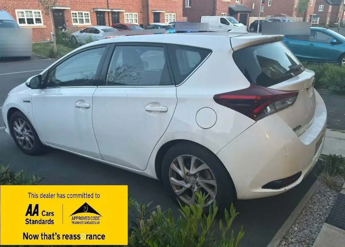 2018-toyota-auris-18-vvt-i-hsd-icon-tech-hatchback-big-2